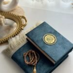 مصحف مع سجادة